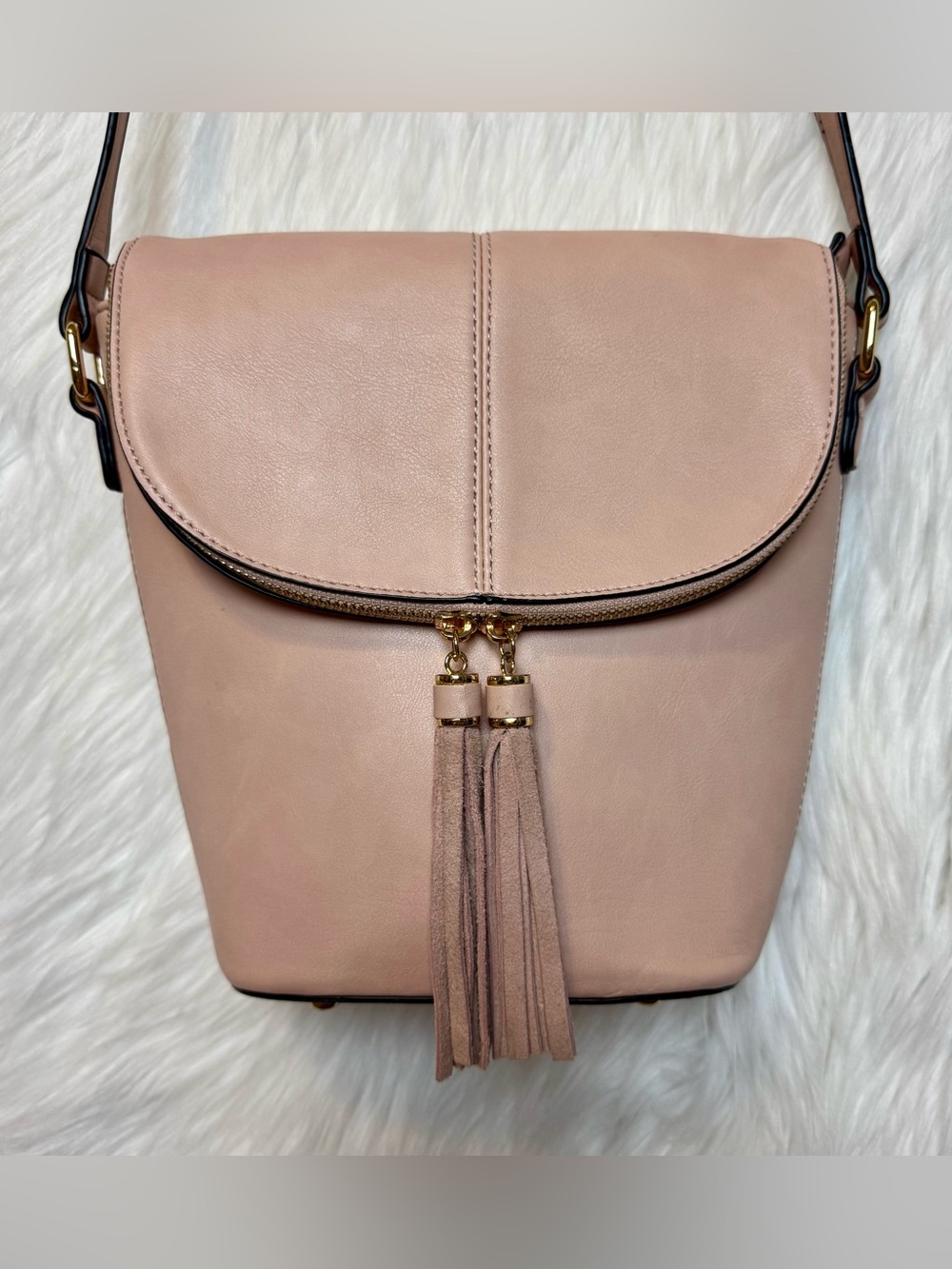 Francesca’s Light Pink Vegan Leather Crossbody Bucket Bag Tassels Boho Pockets